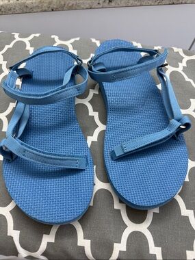 Blue Teva Women's thin strap Sandals size 8